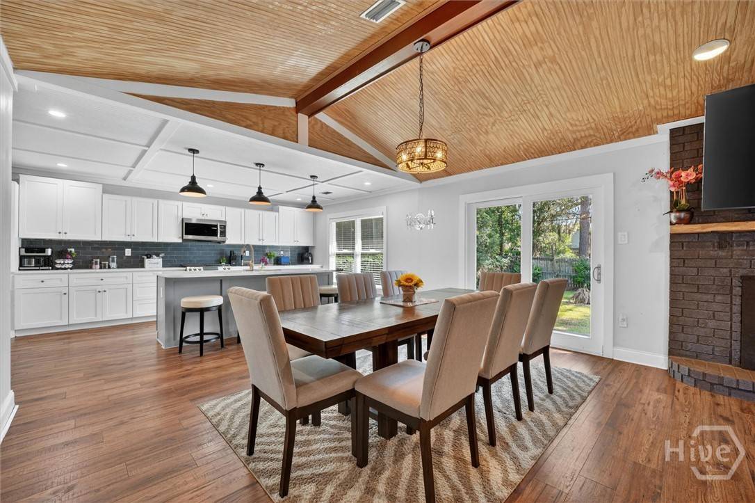 109 N Cromwell RD, Savannah, GA 31410 — photo 2 of 38