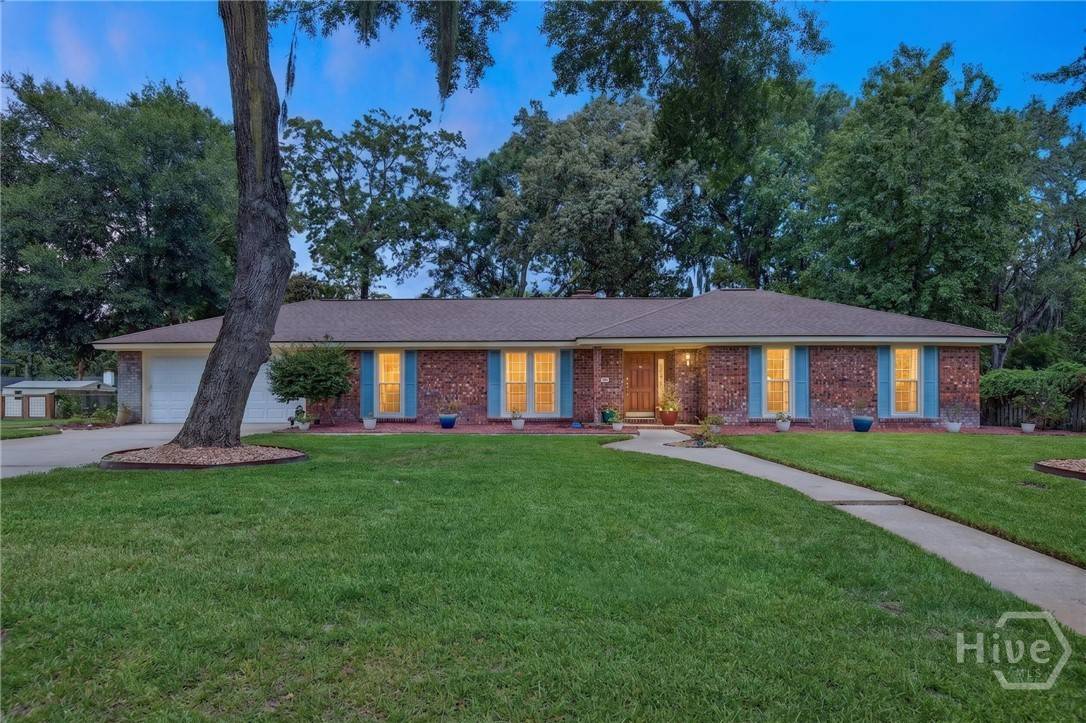 304 Wellington RD, Savannah, GA 31410 — photo 1 of 71